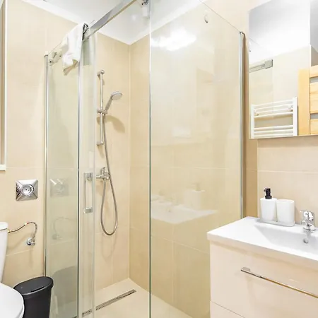 Very - Modern - Easy Airport Bus *