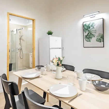 Very - Modern - Easy Airport Bus Lejlighed