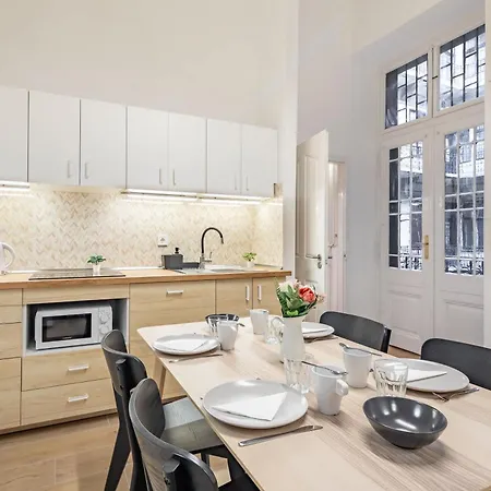 Very - Modern - Easy Airport Bus