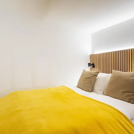 Very - Modern - Easy Airport Bus Budapest